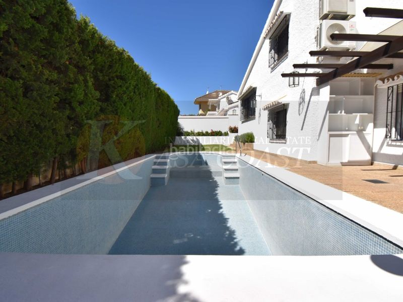 Foto 4fa9a79e-0ef9-4770-9018-a069a5f0a617. Casa amb aparcament piscina a Castillo Sohail - Myramar Fuengirola