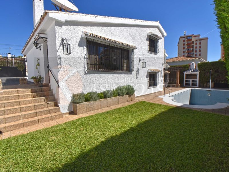 Foto 90e02476-dab2-4d58-9078-51ce6ad98e13. Casa amb aparcament piscina a Castillo Sohail - Myramar Fuengirola