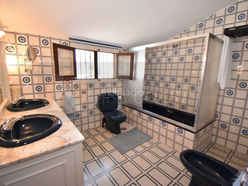 Foto ae71390f-309b-4086-bf91-77a8b144020e. Casa amb aparcament piscina a Castillo Sohail - Myramar Fuengirola
