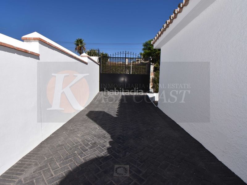 Foto d2389e8c-c6d3-4fd2-94c0-50ad23462ba0. Casa amb aparcament piscina a Castillo Sohail - Myramar Fuengirola