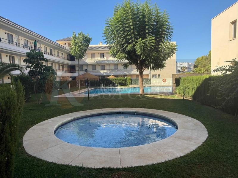 Foto 0b7bc425-4a80-44ab-9ec2-991b3d937235. Casa bifamiliare con parcheggio piscina in Torreblanca del Sol Fuengirola