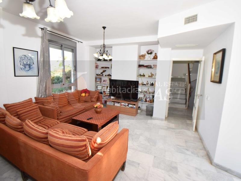 Foto 0e72a475-c668-49a9-b06b-599d668f8f0c. Casa bifamiliare con parcheggio piscina in Torreblanca del Sol Fuengirola