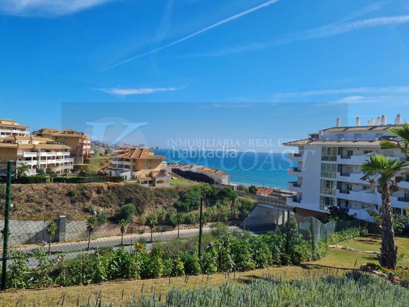 Foto 8cf1b389-4cd5-469c-b9b3-39a2fc3e0dd9. Casa bifamiliare con parcheggio piscina in Torreblanca del Sol Fuengirola