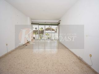 Piso en Puerto Deportivo. Piso a reformar en el centro de fuengirola  a 3 minutos de la pl