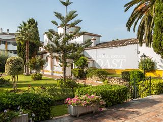 Doppelhaus in Centro ciudad. Exclusiva casa pareada en venta en puebla lucía, fuengirola.