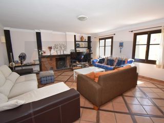 Casa pareada en Centro ciudad. Exclusiva casa pareada en venta en puebla lucía, fuengirola.