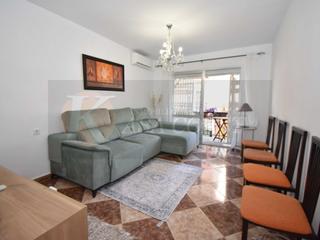 Piso en Puerto Deportivo. Piso con patio privado y excelente ubicación en fuengirola centr