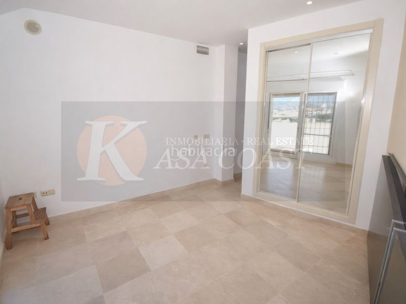 Foto 3d0a412a-e50f-4010-a52c-6a1ecd1fe5a6. Àtic amb aparcament a Castillo Sohail - Myramar Fuengirola