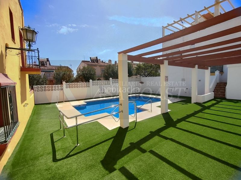 Foto 07c4410c-97b0-401c-a2d8-dee3582987ae. Casa aparellada amb aparcament piscina a Los Ríos Mijas