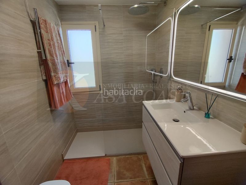 Foto 2022837b-f035-4abf-92db-a67c03dd31e3. Casa aparellada amb aparcament piscina a Los Ríos Mijas