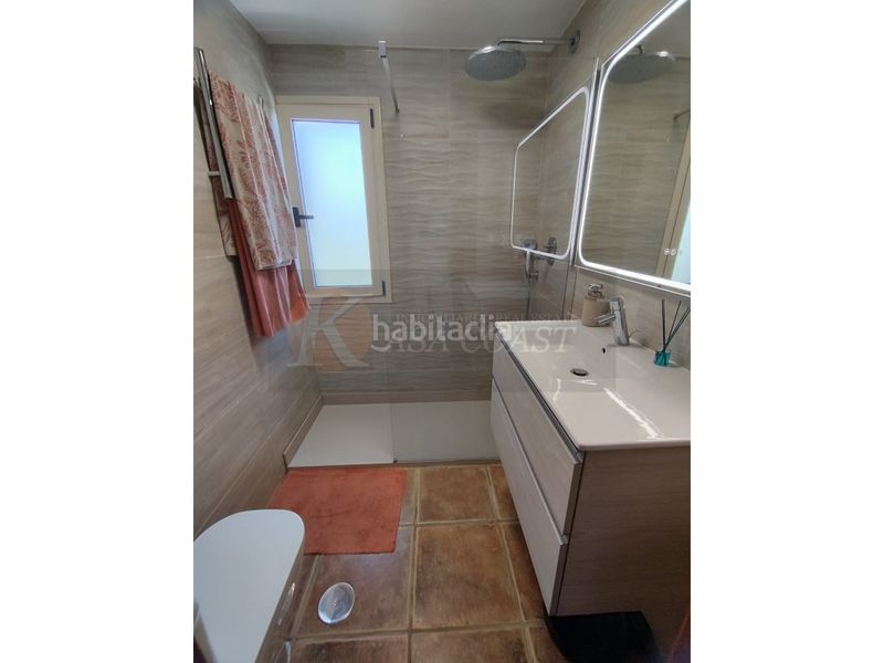 Foto f61dc8b2-93b2-4cb2-85a5-d2c41236591a. Casa aparellada amb aparcament piscina a Los Ríos Mijas