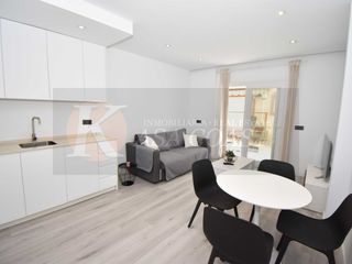 Flat in Puerto Deportivo. Piso en venta en el centro de fuengirola  a un paso de la playa