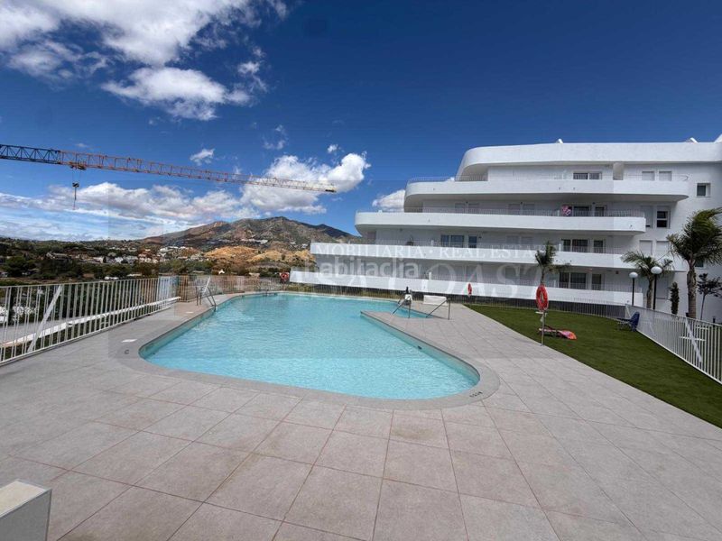 Foto e9f9ce98-36b5-4703-9193-33c35ec33e2e. Àtic amb aparcament piscina a Los Pacos Fuengirola
