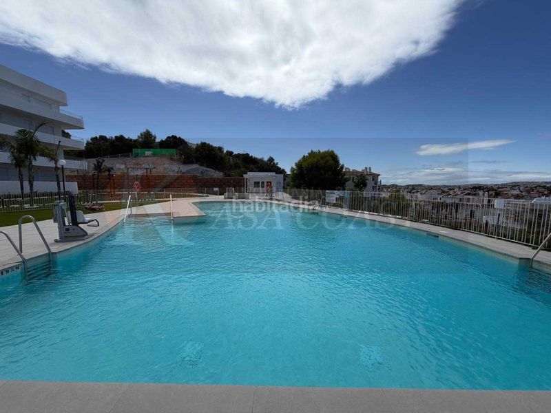 Foto f1a8a9a4-1d7e-4db6-b374-f4c6260d1122. Àtic amb aparcament piscina a Los Pacos Fuengirola