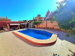 Xalet a Centro. Villa aislada de 6 dormitorios en mijas costa
