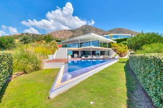 Chalet en Centro ciudad. Villa aislada de 5 dormitorios en fuengirola