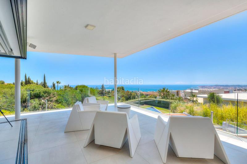 Foto a8fd0faa-f2d0-456f-bb2b-6b5a9d06d40b. Chalet villa aislada de 5 dormitorios en Centro ciudad Fuengirola