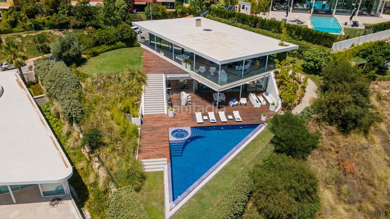 Foto b923d97f-4e9f-4fc5-b747-f4a20c9c0294. Chalet villa aislada de 5 dormitorios en Centro ciudad Fuengirola