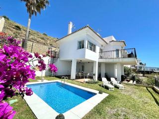 Casa aparellada a Riviera del Sol. Casa pareada de 4 dormitorios en riviera del sol
