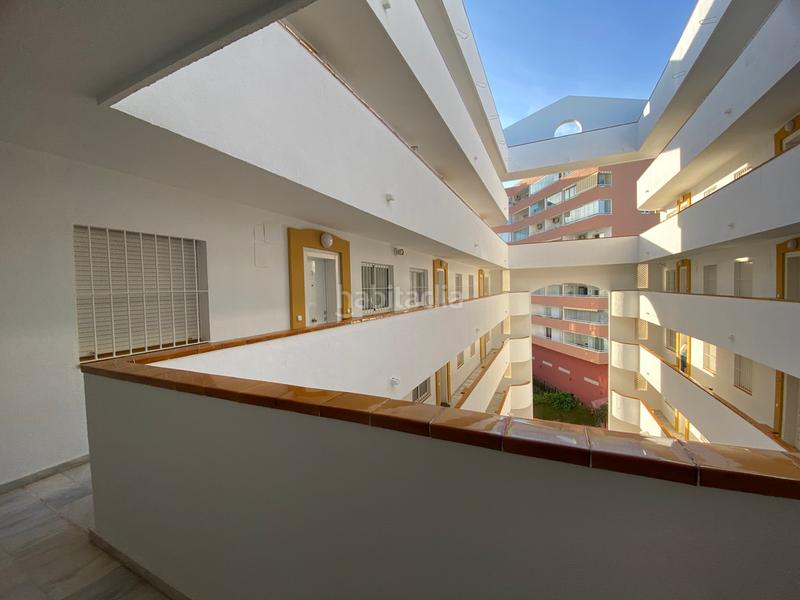 Foto 5aabdb46-f05c-4306-aee7-abd1fc665b14. Apartamento  en planta media de 3 dormitorios en Fuengirola
