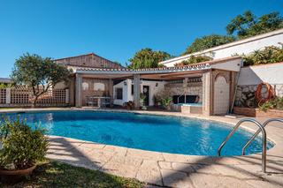 Xalet a Arroyo de la Miel. Villa aislada de 4 dormitorios en benalmadena