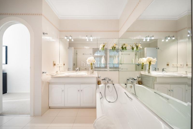 Foto 051dba06-add8-483f-8e02-66d60350c86a. Xalet amb calefacció aparcament piscina a El Faro de Calaburra - Chaparral Mijas