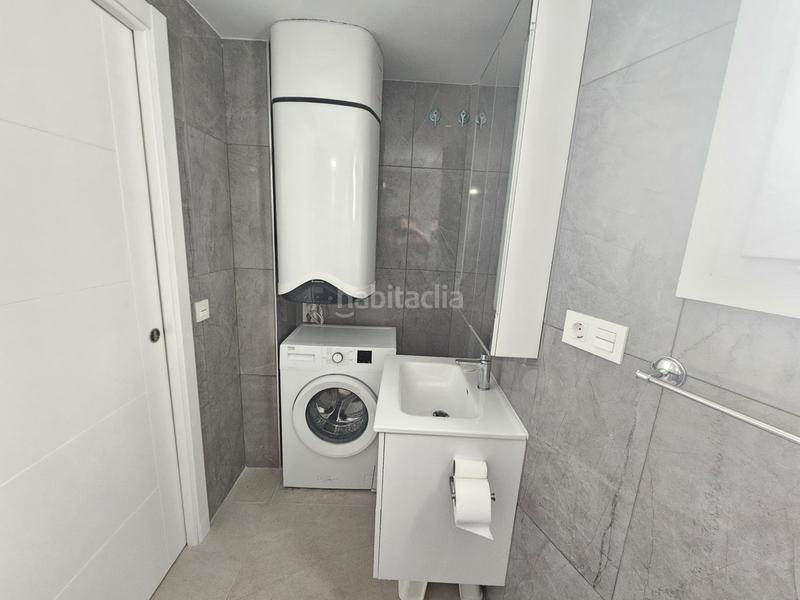 Foto a3b21c04-9d04-4f13-8b10-1687ab47b558. Apartamento  en planta media de 2 dormitorios en Fuengirola