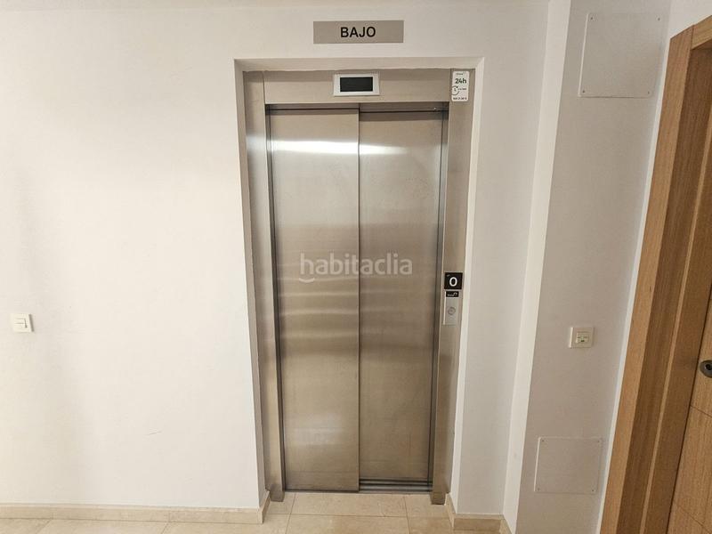 Foto a90bfbaa-d90a-4667-8399-59c2a4fedb73. Apartamento  en planta media de 2 dormitorios en Fuengirola