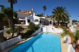 Chalet en Centro. Villa aislada de 4 dormitorios en mijas costa