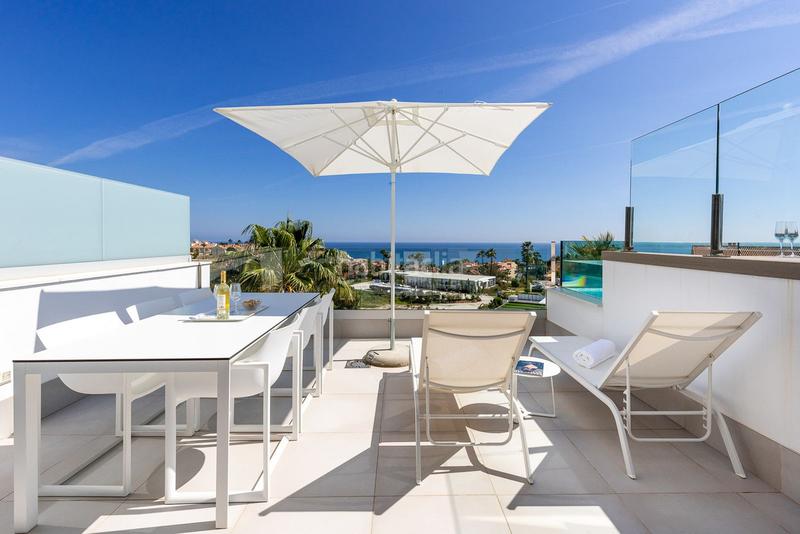 Foto 519fcd80-4020-41d3-8893-6aacb58148d0. Apartamento  en planta media de 2 dormitorios en Mijas