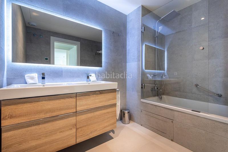 Foto c96fa3e3-0ac2-4682-956a-86a2ebad1f11. Apartamento  en planta media de 2 dormitorios en Mijas