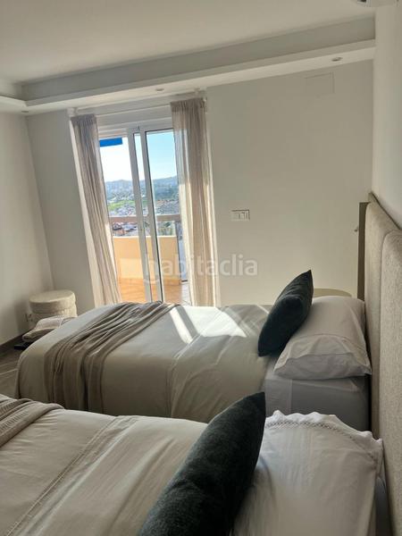 Foto 2cda6d5c-790f-4343-a070-f5f03f15d017. Apartamento  en planta media de 4 dormitorios en Fuengirola