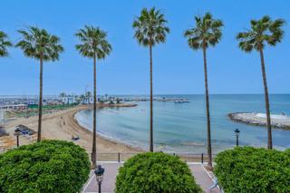 Apartamento en Aloha. Apartamento en planta media de 3 dormitorios en marbella