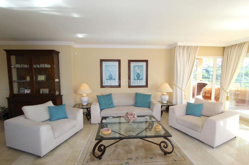 Foto 0d1859e4-9520-4800-a6b6-064ef5d470ad. Apartamento  en planta media de 3 dormitorios en Elviria en Marbella