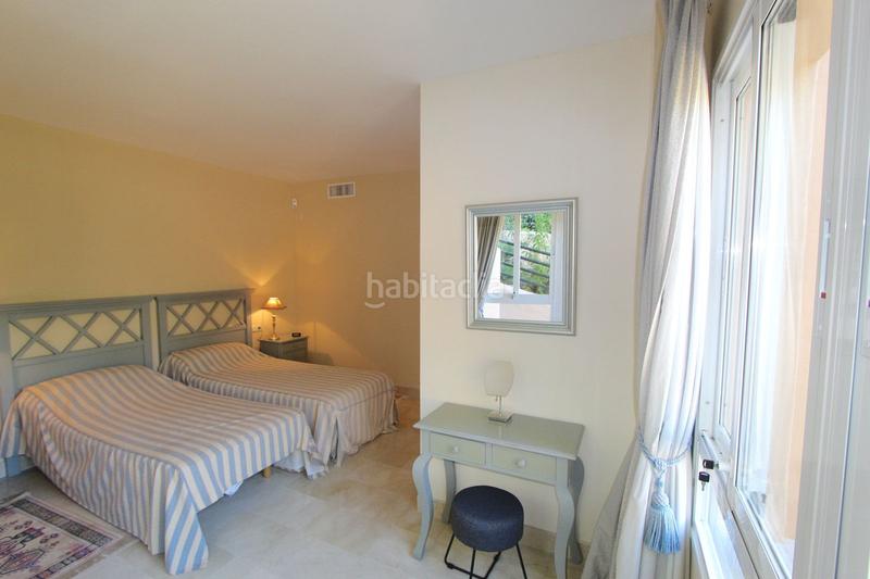 Foto 0dbccd14-8dfa-4bcd-85a1-d6a689ffeebc. Apartamento  en planta media de 3 dormitorios en Elviria en Marbella