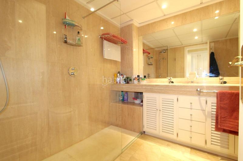 Foto 7ebb599b-34be-47d3-86be-d7b6b5f71415. Apartamento  en planta media de 3 dormitorios en Elviria en Marbella