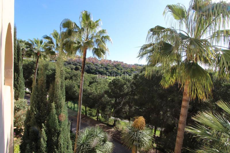 Foto cb7f7f82-fe75-48a0-a84a-68a141f6995e. Apartamento  en planta media de 3 dormitorios en Elviria en Marbella