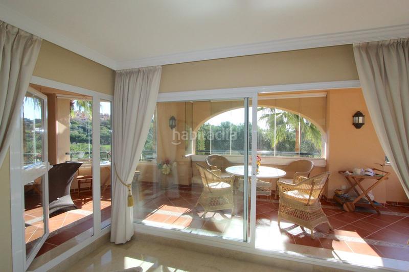 Foto f2b7b21b-b2e6-4270-841c-4b0f6b2aa06c. Apartamento  en planta media de 3 dormitorios en Elviria en Marbella