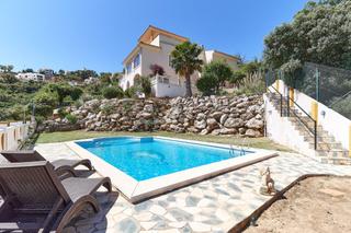 Xalet a Ojén. Villa aislada de 6 dormitorios en la mairena