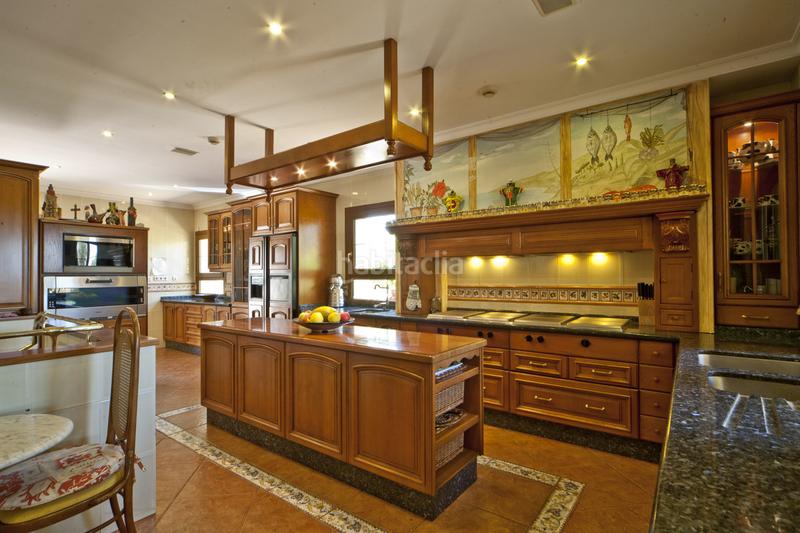 Foto 3eb93d40-4492-4a22-8518-52574ec09aab. Xalet amb calefacció aparcament piscina a Puerto Banús Marbella