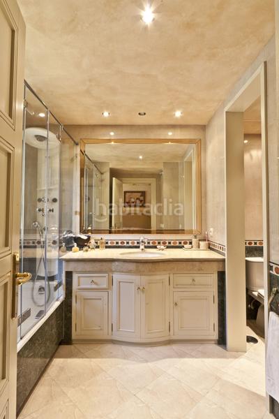 Foto 8e2612af-980e-44bf-b743-2e21431d2e51. Xalet amb calefacció aparcament piscina a Puerto Banús Marbella