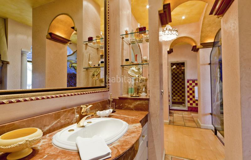 Foto b281a84b-850d-4cc8-9565-4f18e9b6eb9b. Xalet amb calefacció aparcament piscina a Puerto Banús Marbella