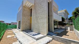 Xalet a Nueva Andalucía centro. Villa aislada de 4 dormitorios en nueva andalucía