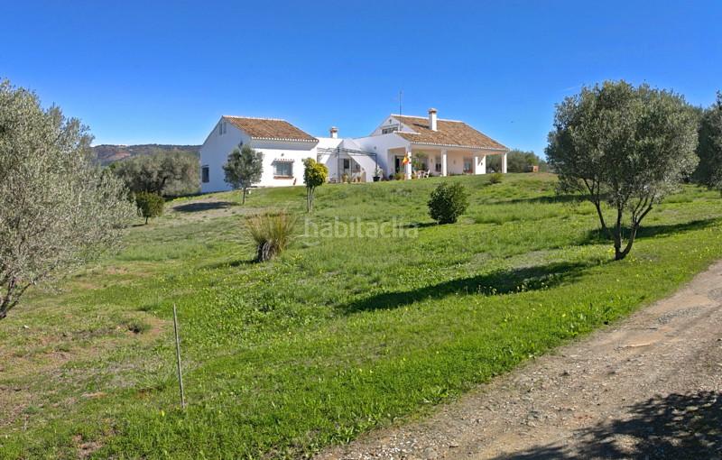Foto 4f926c2d-60b0-4a3b-9dca-24b226f4b35a. Chalet villa aislada de 4 dormitorios en Elviria en Marbella