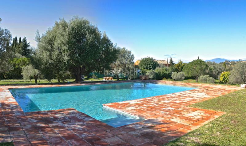 Foto 6f31912b-5501-4d7e-b27f-5b593f88cdcf. Chalet villa aislada de 4 dormitorios en Elviria en Marbella