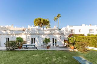 Casa adossada a Nueva Andalucía centro. Adosado de 3 dormitorios en nueva andalucía
