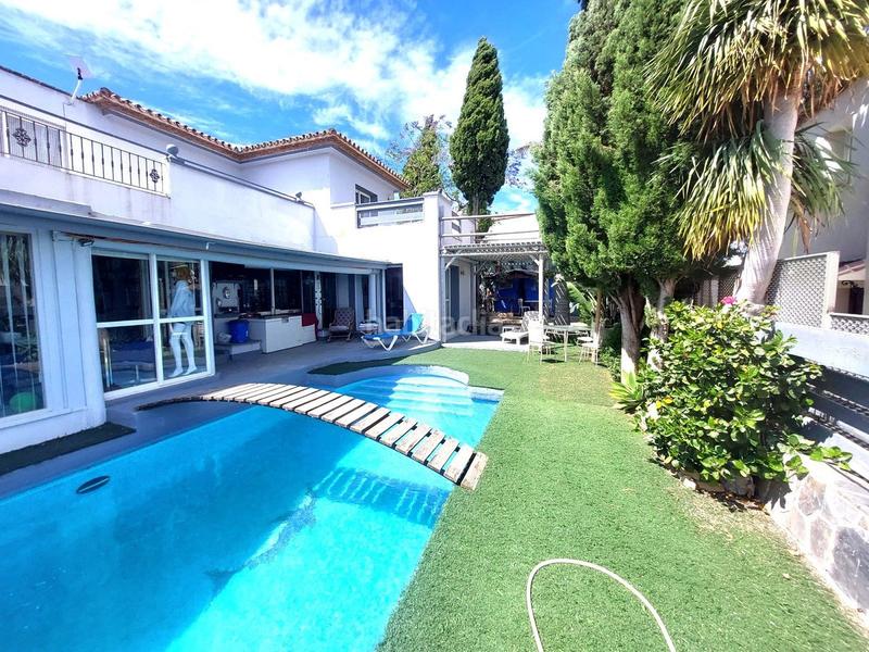 Foto 63c33aeb-e808-4bbc-add0-16ff5130e677. Chalet villa aislada de 5 dormitorios en Bel - Air Estepona