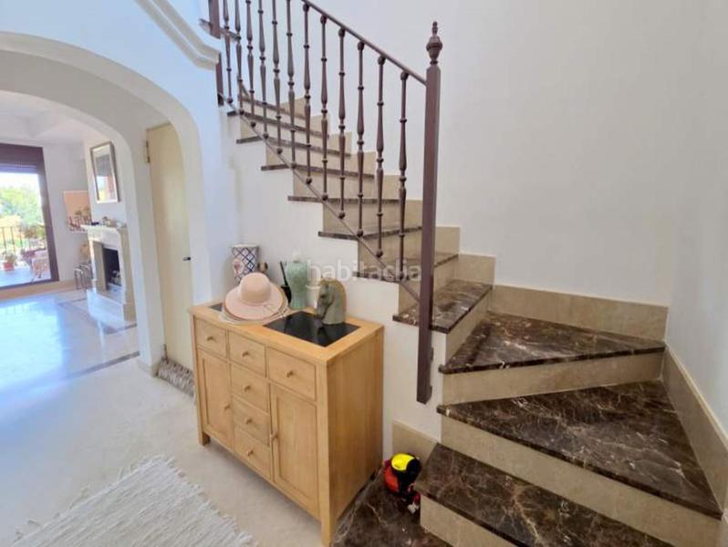 Foto 14215699-bbc4-4aee-9c05-ac637591da98. Reihenhaus mit parking pool in Bel - Air Estepona