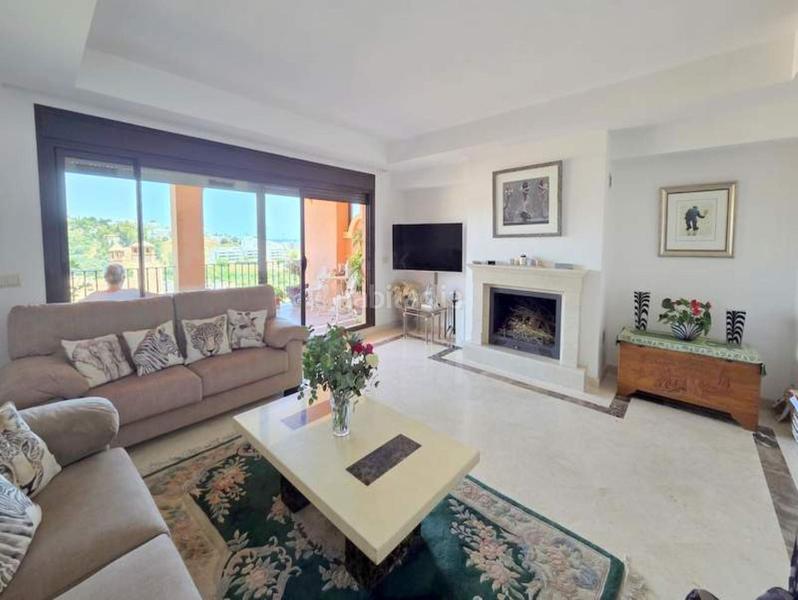 Foto 680d8512-cf4f-4c1b-a475-2c4c983ef5a0. Reihenhaus mit parking pool in Bel - Air Estepona