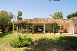 Chalet en Bel - Air. Villa aislada de 4 dormitorios en estepona